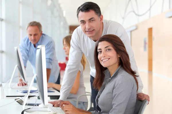 Gruppe von in der betrieblichen Ausbildung — Stockfoto