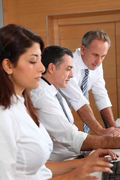 Erwachsene im Telemarketing-Kurs — Stockfoto