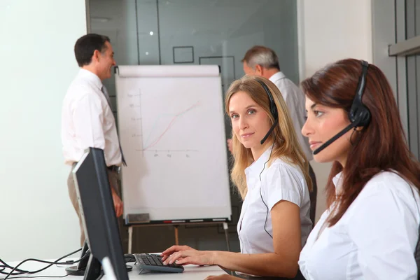 Grupp deltar företagspresentation — Stockfoto