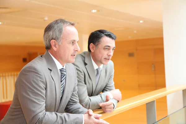 Business partners meeting in lobby — Stock Photo, Image