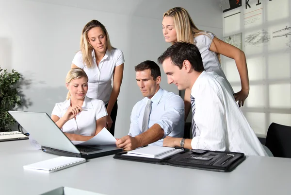 Grupo de reuniones de negocios en la oficina — Foto de Stock