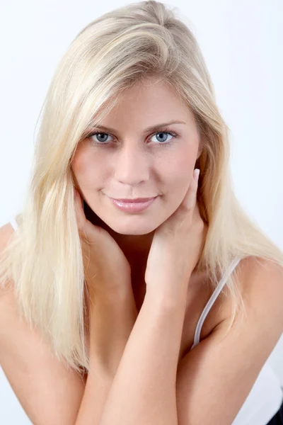 Mooie blonde vrouw — Stockfoto