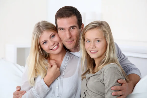 Nahaufnahme einer glücklichen Familie zu Hause — Stockfoto