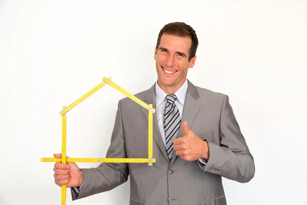 Immobilienmakler wirbt für Haus — Stockfoto