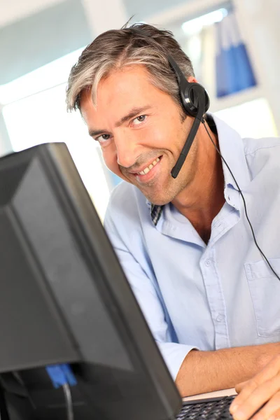 Customer service employee with headphones — Stock Photo, Image