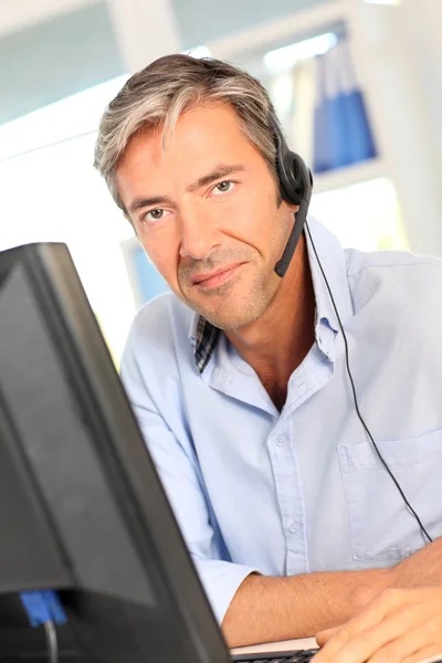 Customer service employee with headphones — Stock Photo, Image