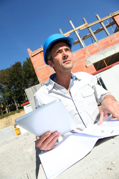 Plan de verificación de empresarios en obra — Foto de Stock