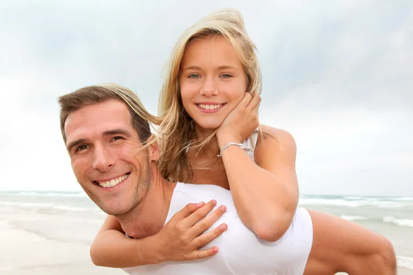 Ojciec i córka, zabawy na plaży Obraz Stockowy