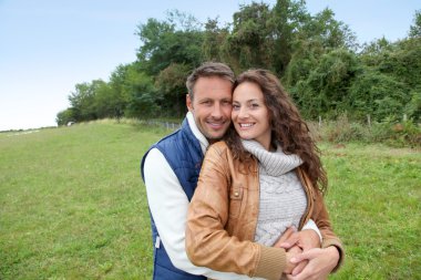 mutlu çift sonbaharın tatlı