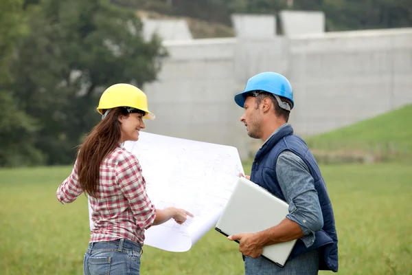 Business plan op werf controleren — Stockfoto