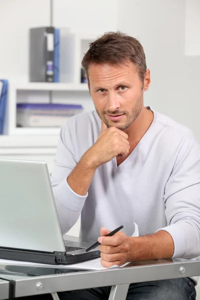 Closeup of employee in the office working on laptop computer — Stock Photo, Image