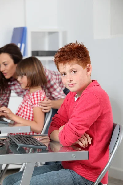 Teacher and children learning to use computer — Stock Photo, Image