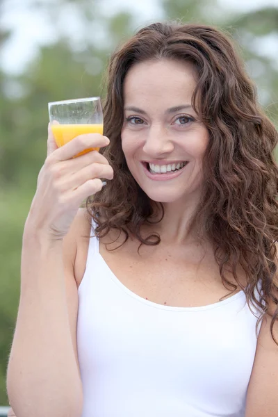 Closeup of beautiful woman drinking orange juice — Stock Photo, Image