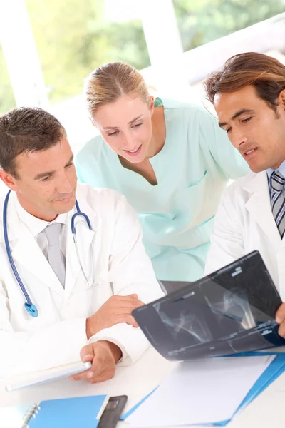 Reunião médica no trabalho — Fotografia de Stock