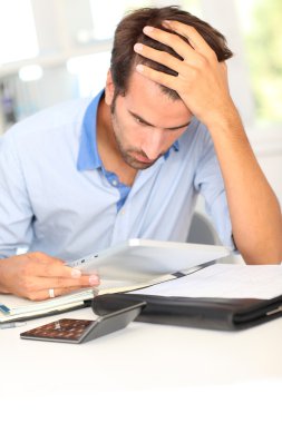 Proje ile zor günler geçirdiğini ofis çalışanı