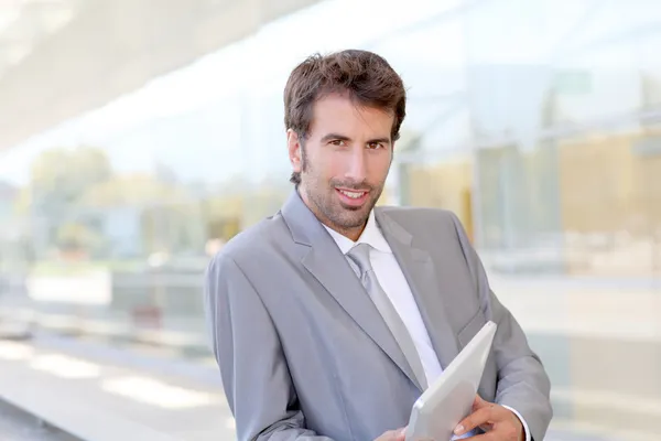 Zakenman op zakelijke reizen — Stockfoto