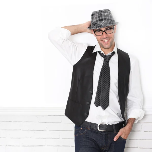 Trendy man dragen zwart en wit — Stockfoto