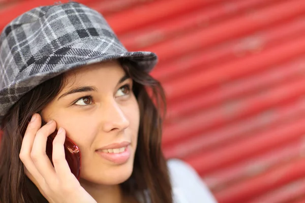 Portrait of trendy girl leaning on red background — Stock Photo, Image