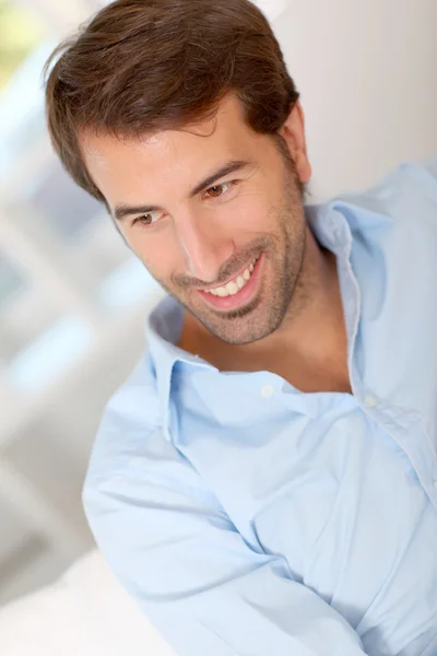 Retrato de hombre guapo con camisa azul —  Fotos de Stock