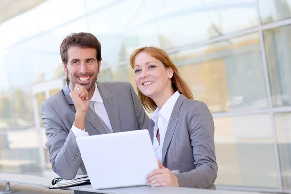 Business meeting outside the office — Stock Photo, Image