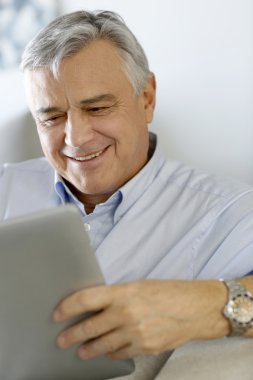 Komuta sizde evde elektronik tablet kullanma