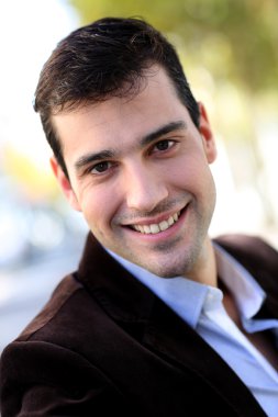 yakışıklı adam portresi