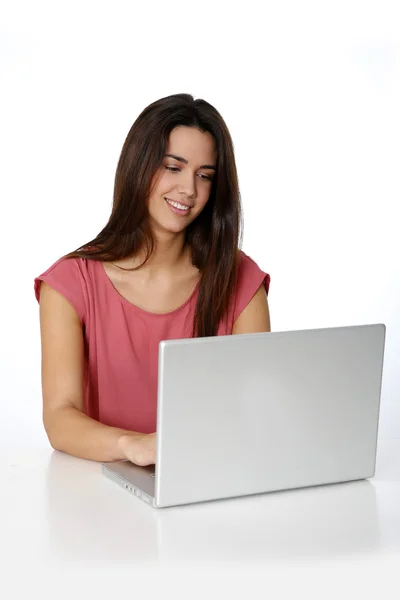 Menina estudante na frente do computador portátil — Fotografia de Stock