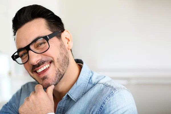 Lustiger reifer Mann mit schönem Lächeln — Stockfoto