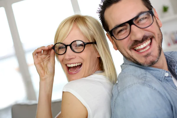 (echt) paar dragen brillen — Stockfoto