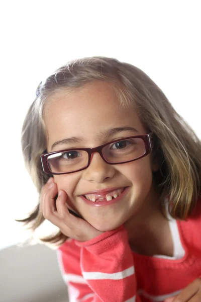 Retrato de una linda niña usando anteojos — Foto de Stock