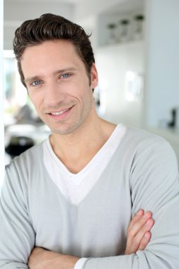 30 yaşındaki adam portresi