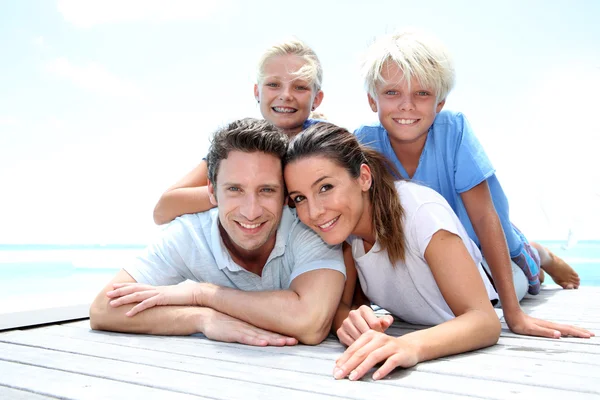 Portrait of cheerful family on vacation in Caribe — Stock Photo, Image