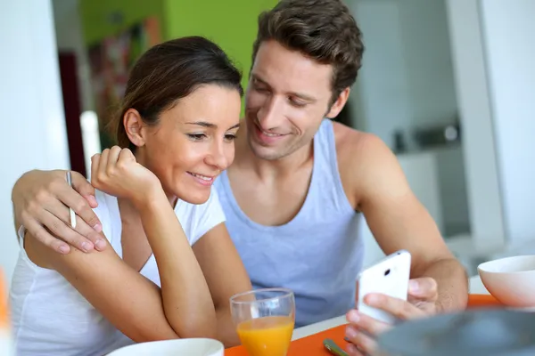 Couple having breakfast at home — Stock Photo, Image