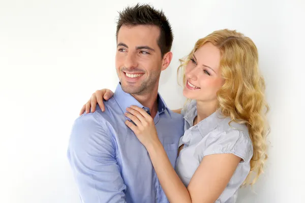 Retrato de casal alegre no fundo branco — Fotografia de Stock