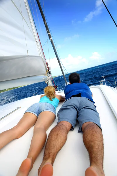 Couple relaxing on a sailing boat while cruising — Stock Photo, Image