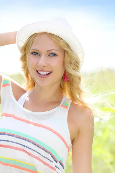 Beautiful blond girl in countryside — Stock Photo, Image