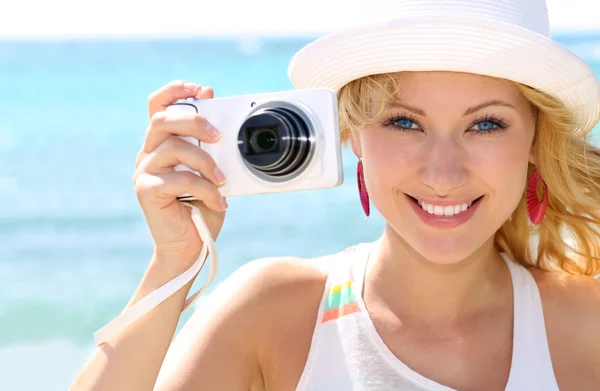 Cheerful girl talking pictures with digital camera — Stock Photo, Image