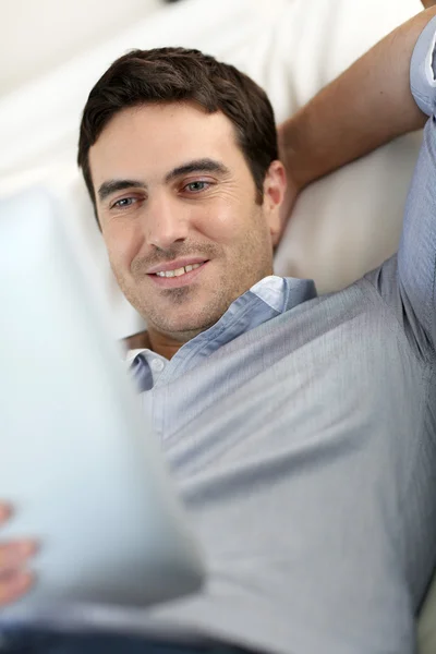 Man websurfing on internet with digital tablet — Stock Photo, Image