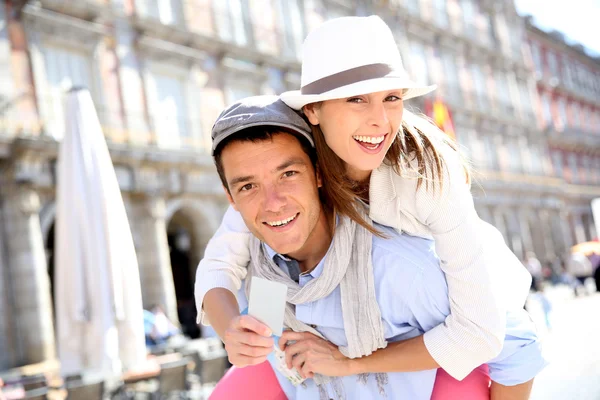 Cheerful couple holding visitor pass of Madrid capital — Stock Photo, Image