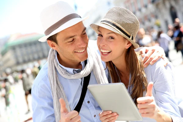 Couple with tablet showing thumbs up — Stock Photo, Image