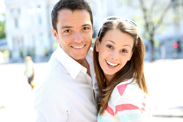 Sweet couple walking in city avenue — Stock Photo, Image