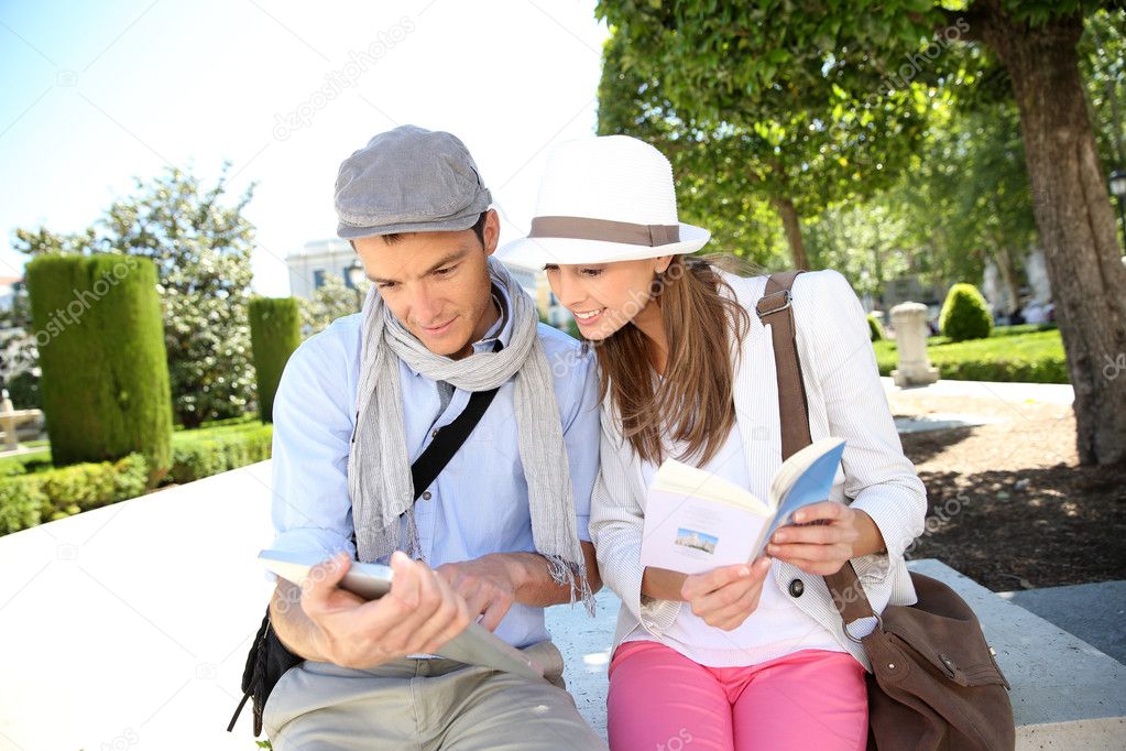 Tourists in Plaza de Oriente looking for information
