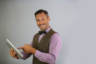 trendy adam tutarak tablet