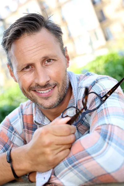 Handsome man in urban scene — Stock Photo, Image