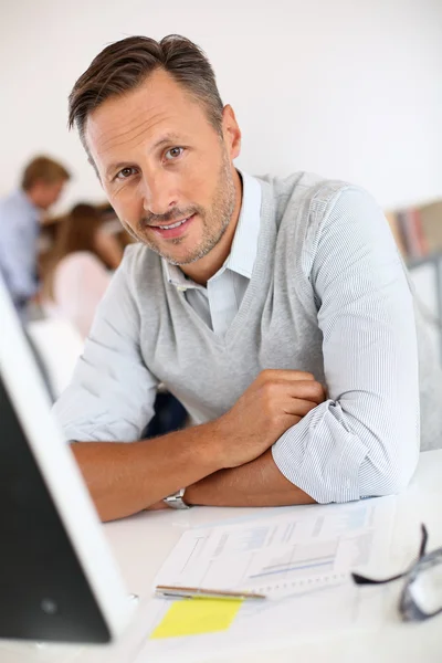 Man sitting in office — Stock Photo, Image