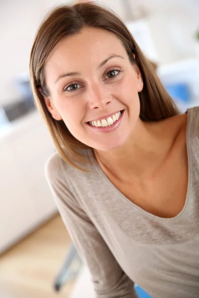 Young woman in office — Stock Photo, Image