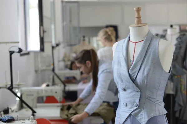 Mannequin in kleermakerij kamer — Stockfoto