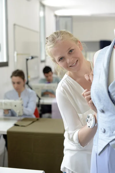 Mannequin in kleermakerij kamer — Stockfoto