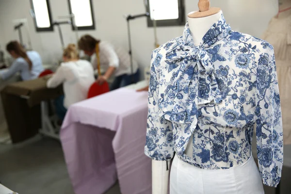 Maniquí en la sala de confección — Foto de Stock