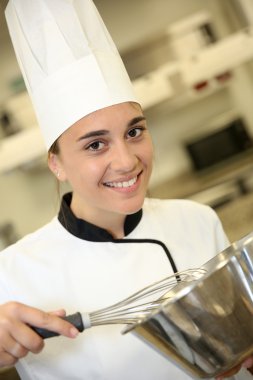 kamçı tutan pasta öğrenci
